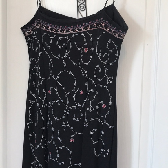 Embroiderd floor-length gown with built in bra - Picture 4 of 6